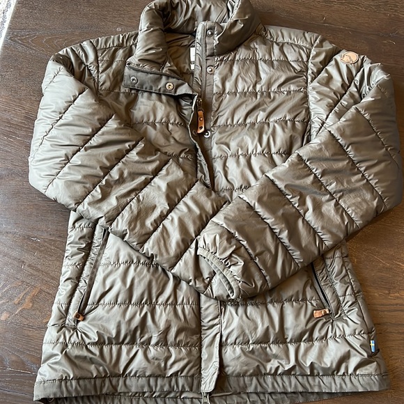 Like New Fjall Raven Coat - Picture 5 of 9